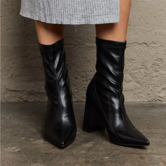 NEW Stacy Retro 90s Style Pointed Toe Chunky Heel Ankle Boots in Black - Picture 2 of 4